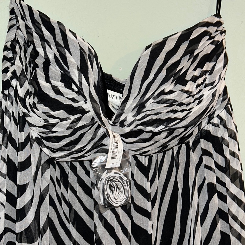 Light and airy beautiful dress you can use it strapless or as halter.